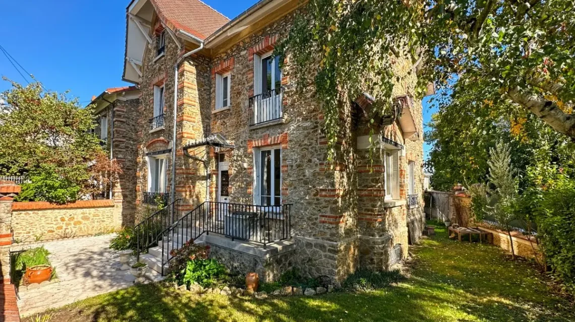Maison meuliere avec jardine t cours intérieur
