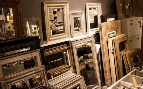 poser un miroir lourd